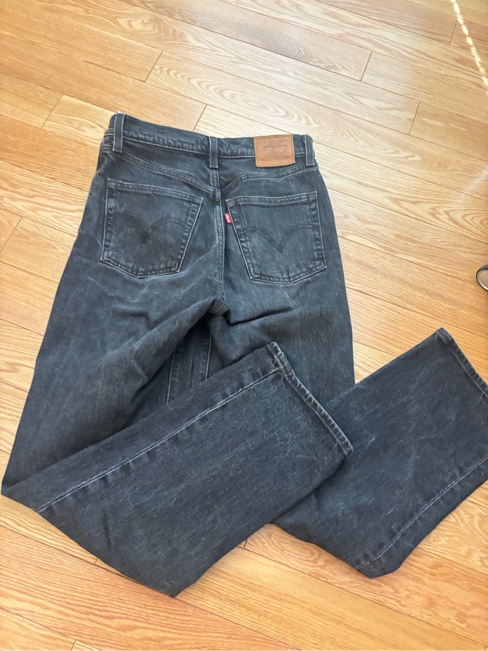 Levis Straight-Leg Black Jeans — Classic Everyday Denim - Picture 3 of 3